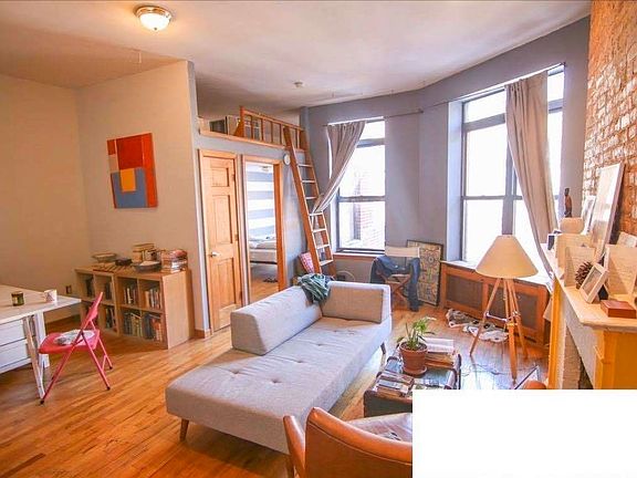 2nd image of 109 W 74th St APT 3R