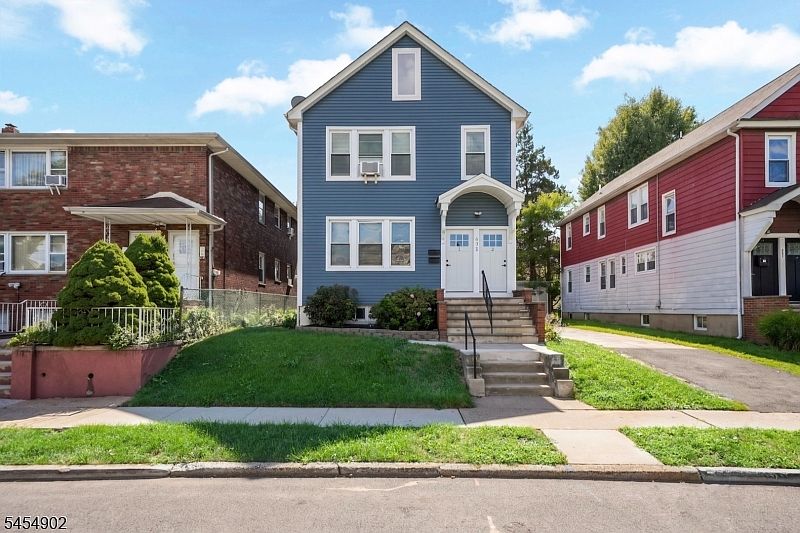 1st image of 631 Maple St