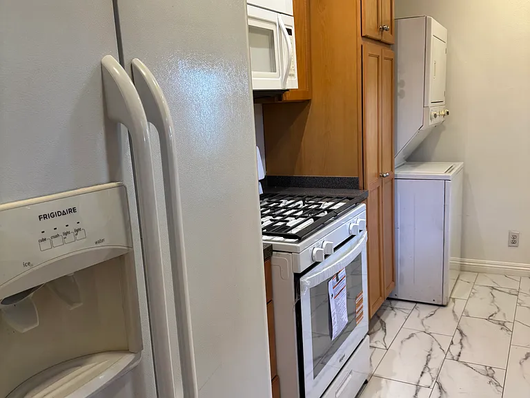10603 Camarillo St — Photo 19