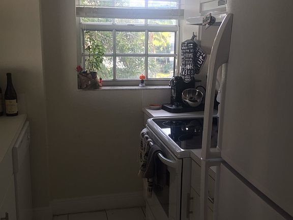 4th image of 29 Venetian Way