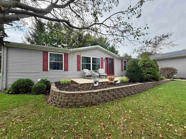 5683 Buttercup Ln, Machesney Park, IL 61115