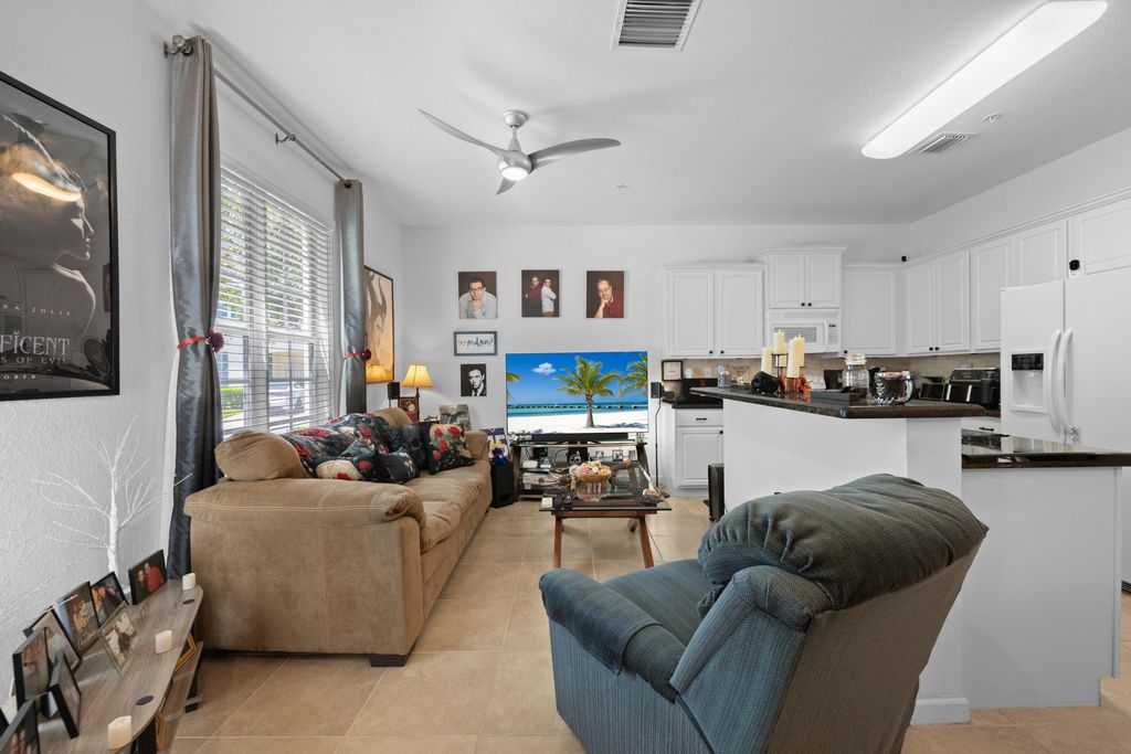 701 SW 1ST Terrace, photo 6