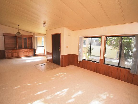 4th image of 8366 Willowpark Dr