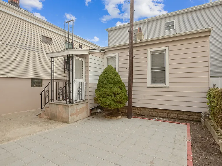 102 S 3rd St #3 — Photo 10
