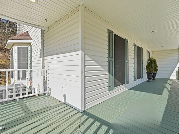 4th image of 1617 Valley View Dr