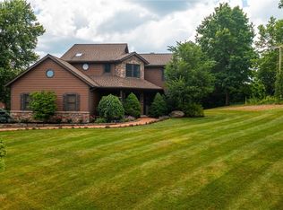 1071 River Rd, Hinckley, OH 44233