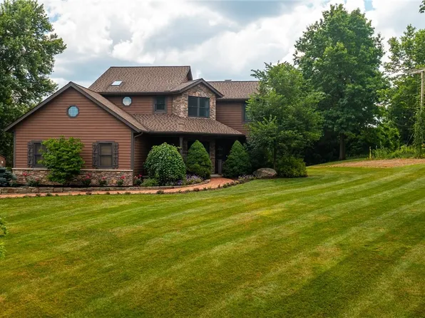 1071 River Rd, Hinckley, OH 44233