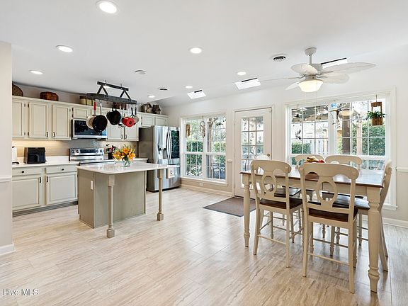 4th image of 3912 W Bishop Court