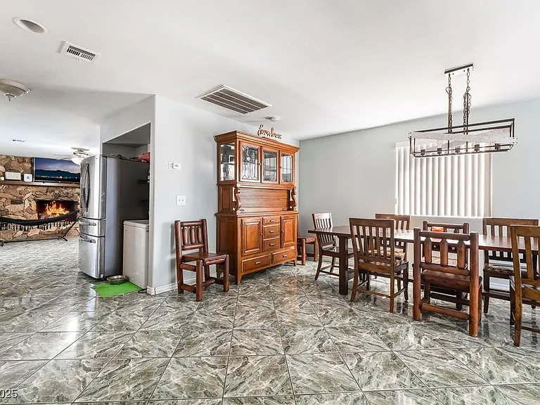 724 N Fogg St — Photo 17