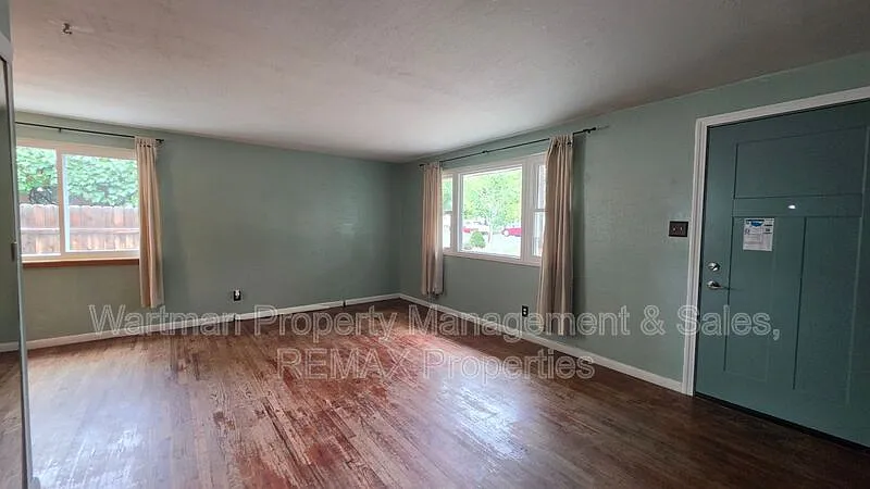 3 bed, 1.0 bath, 1354 sqft, $1,800 — Photo 3