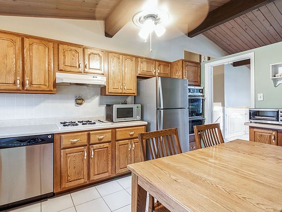 5th image of 225 Bradley Ct