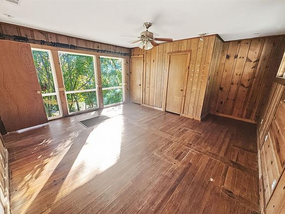 2nd image of 909 S Brown Ave #909