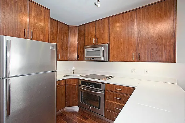 Rented by Keller Williams NYC | media 27