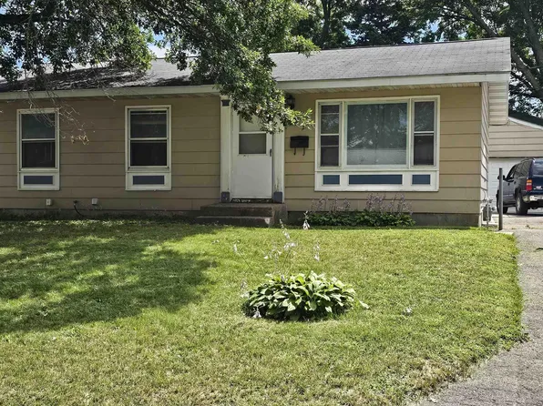 1661 Woodmayr Dr, Waterloo, IA 50703