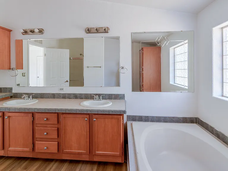 25120 Charina Rd — Photo 23