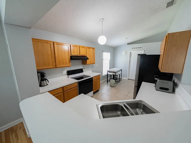 1256 25th Ter SW — Photo 4