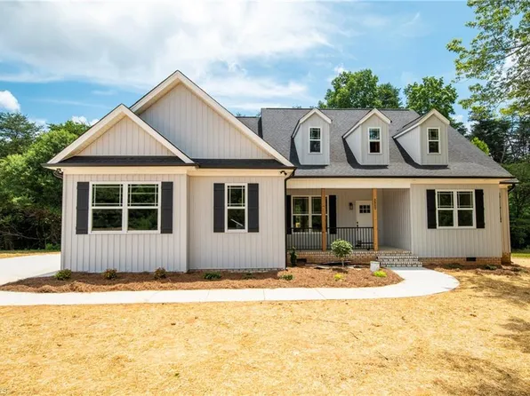 3237 Williston Ct, Walkertown, NC 27051