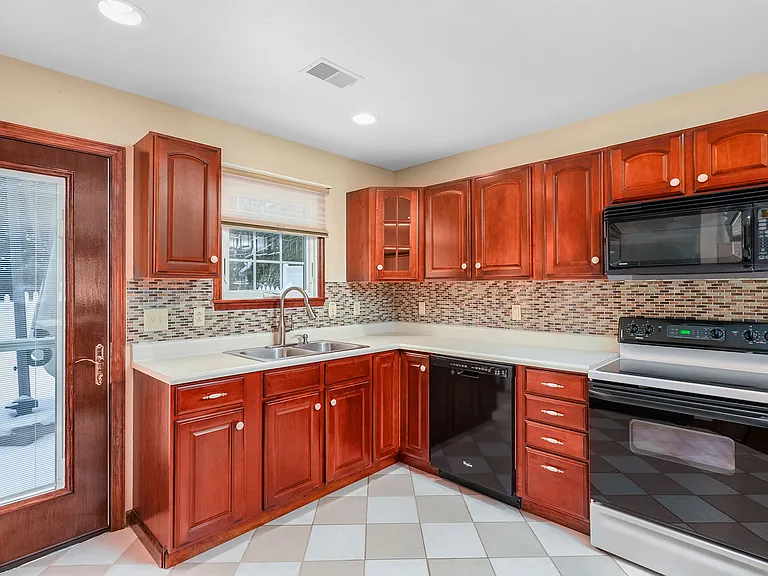 299 Garden Hill Dr — Photo 10