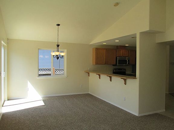 5th image of 2206 Jasmine Pl #105