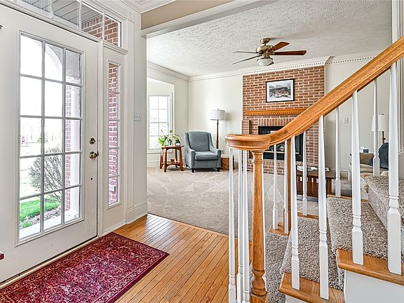 3rd image of 224 Fox Meadow Dr