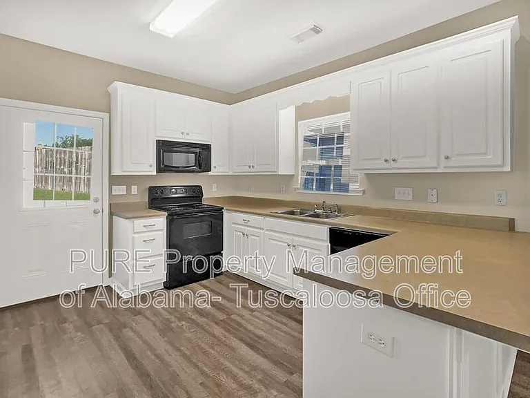 9750 Moonlight Dr — Photo 5