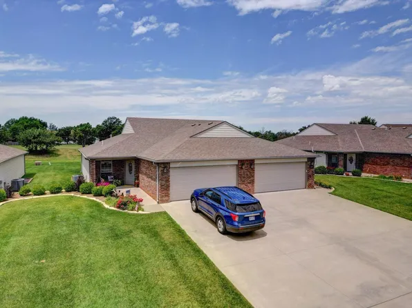3607 Lakeshore Dr, Winfield, KS 67156