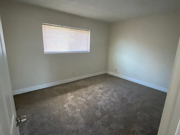 412 Ford St — Photo 11