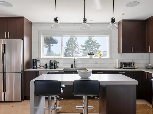 818 Massey St, New Westminster, BC V3L 4S9