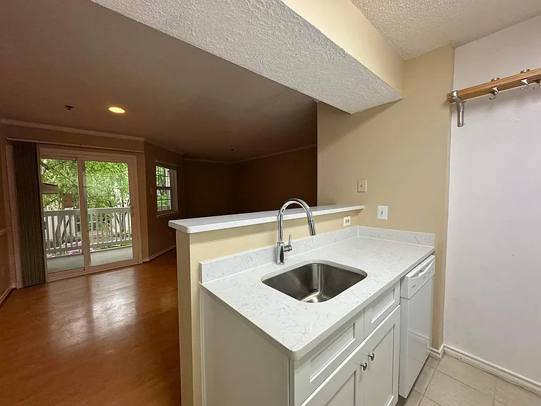 1504 Lincoln Way #212 — Photo 7