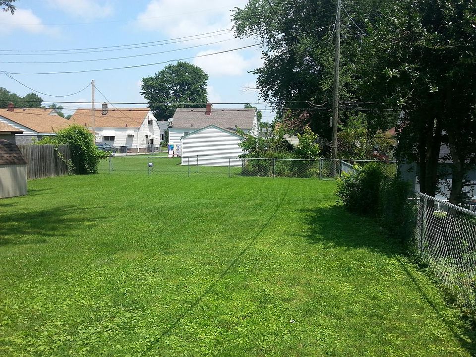 2nd image of 213 Inverness Ave