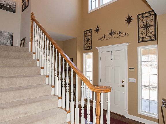 Elegant 2-story entry