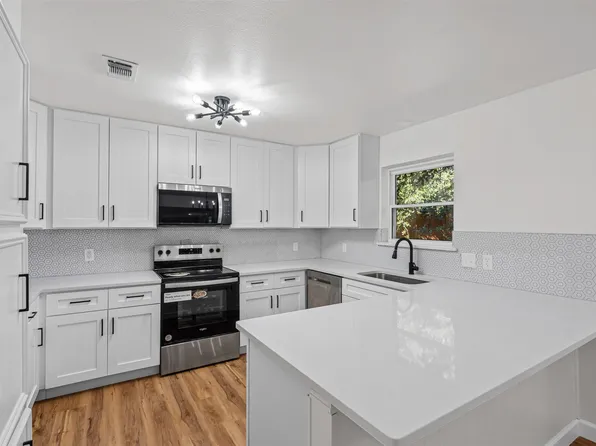 912 Jayellen Ct, Burleson, TX 76028