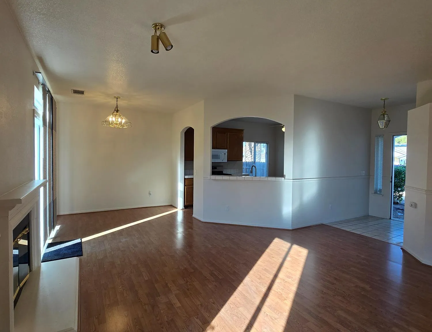 3 bed, 1264 sqft, $2,600 — Photo 4