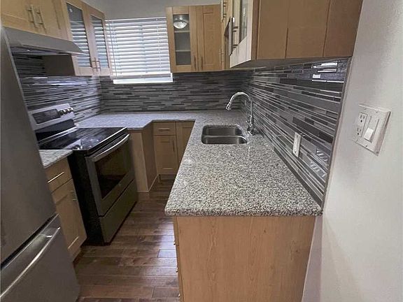 4th image of 1692 Saint Clair Ave W
