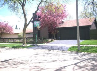 559 Glacier Trl, Roselle, IL 60172