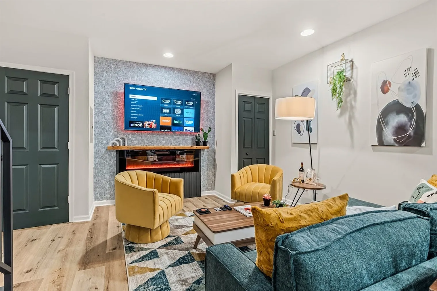 2 bed, 1.0 bath, $7,322 — Photo 2