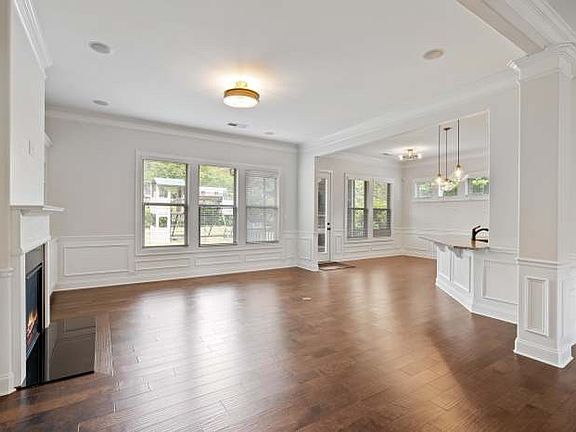 4th image of 105 Grove Valley Way