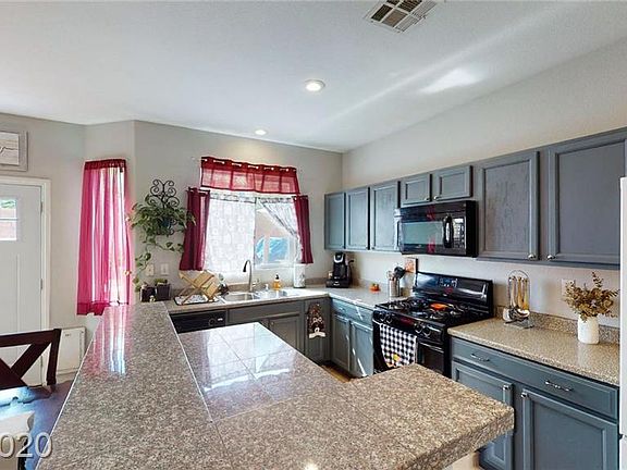 4th image of 6673 Dunraven Ave