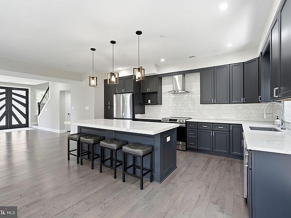 2nd image of 1211 Linton Ln