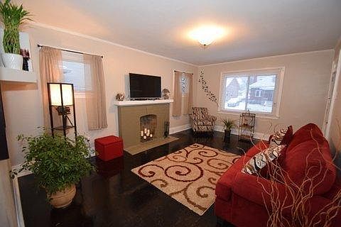 3rd image of 1410 California Ave