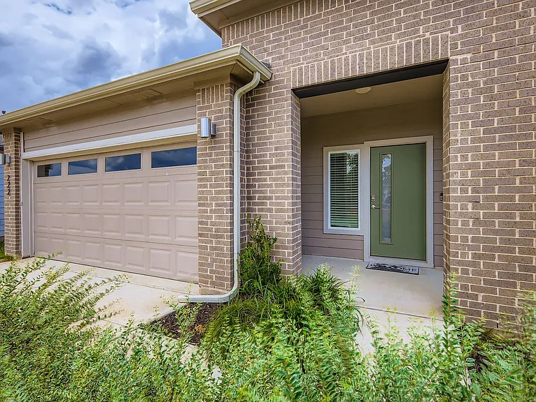222 New Hampton Way — Photo 3