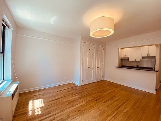 Rented by Metropolis Real Estate of Manhattan | media 10