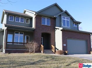 645 Bailey Dr, Papillion, NE 68046