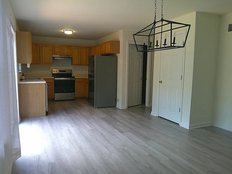 209 Ingram St E — Photo 12
