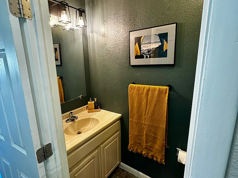 1119 S Waco St #F — Photo 15