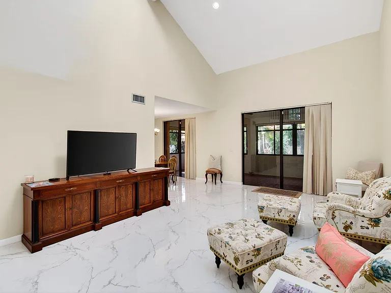 7865 La Mirada Dr — Photo 8