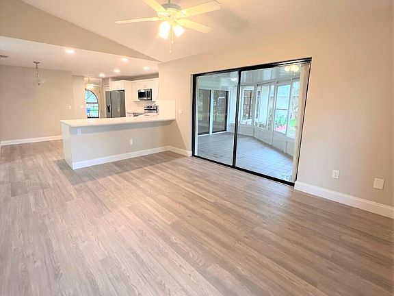 4th image of 1212 Rolling Meadows Dr