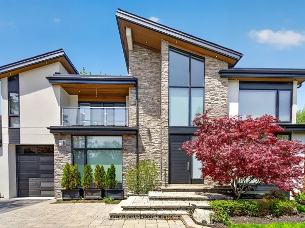 16 Chipping Rd, Toronto, ON M3B 1L1