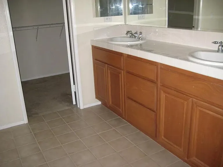25557 Huxley Dr — Photo 5