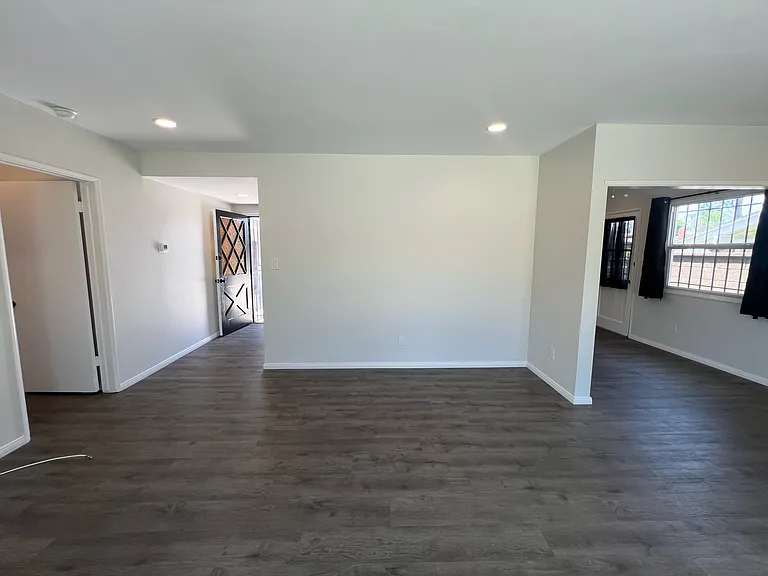 1502 Loranne Ave — Photo 4